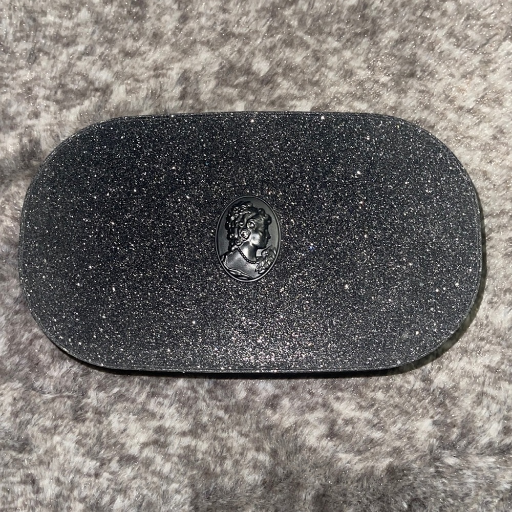 MAC Black/Metallic Black Victorian Era Case